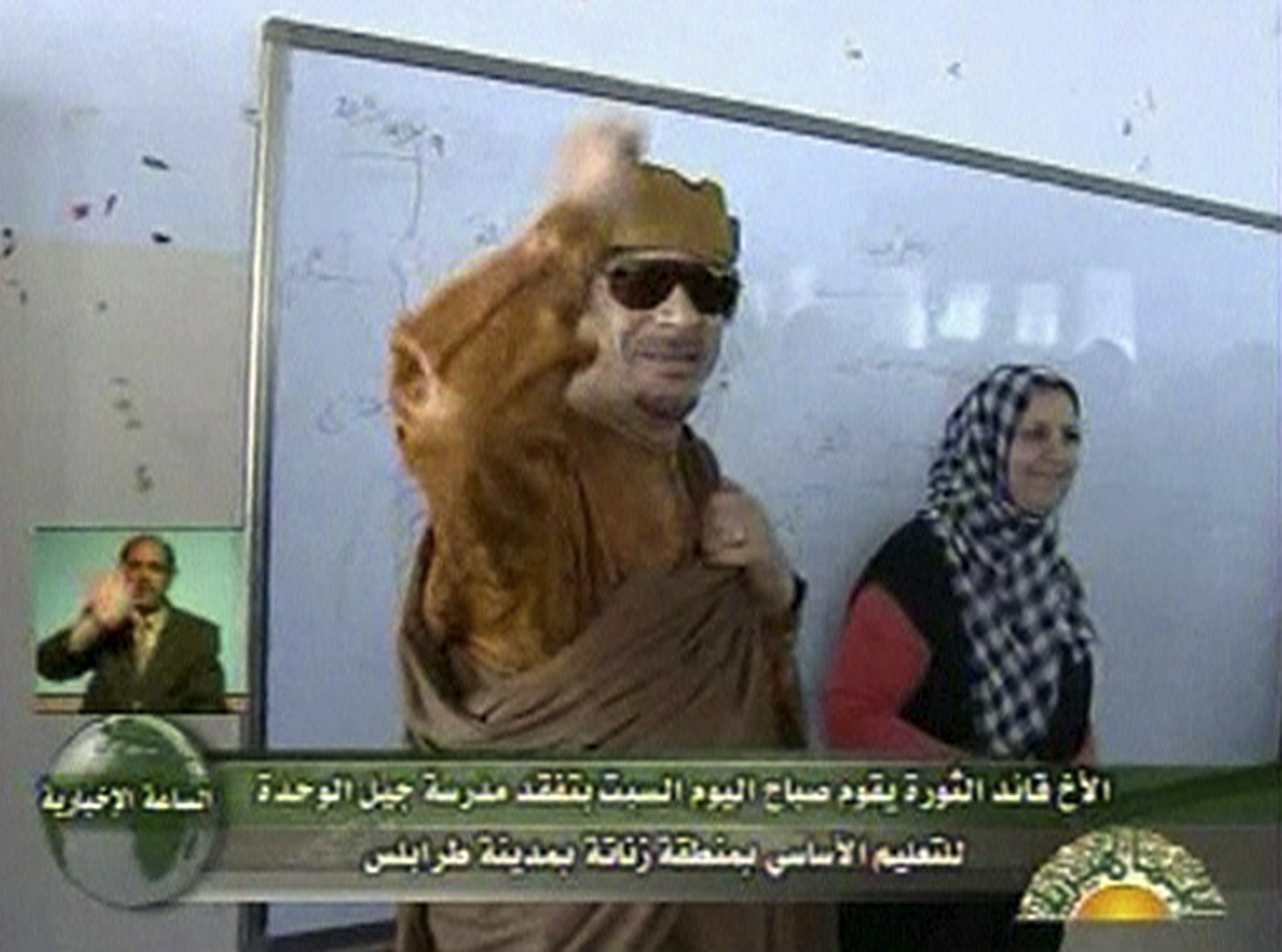 利比亚政府军再遭北约空袭 卡扎菲现身学校号召赶走侵略者