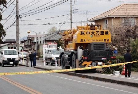 日本起重车冲上人行道撞死6名小学生(图)