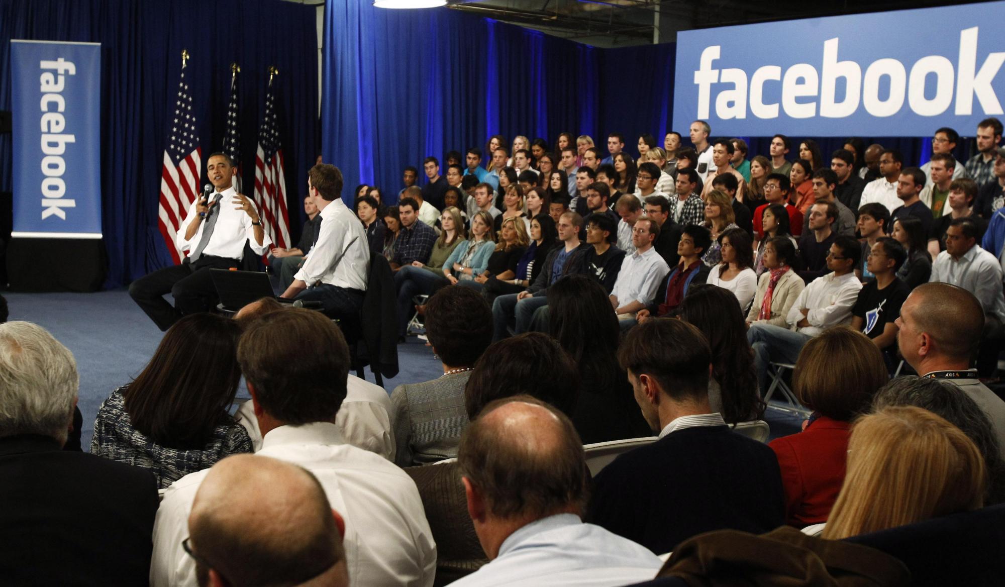 奥巴马造访“脸谱网”总部与网民互动 被批为其做宣传