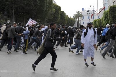 因火灾和罢工事件 突尼斯两监狱800多囚犯逃走