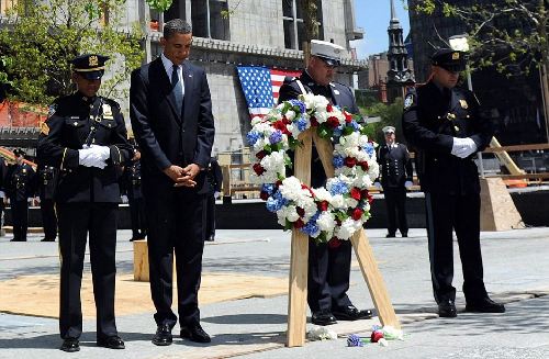 奥巴马悼念9•11逝者 独揽功绩引布什不满