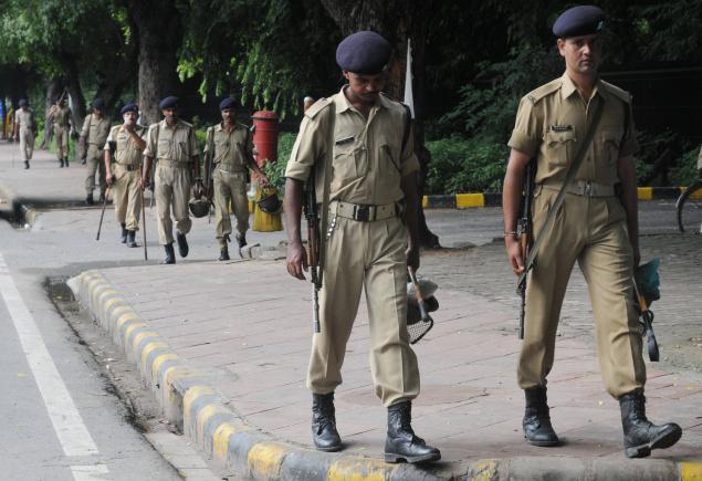 印度爆炸初步锁定3名嫌犯 21岁大学生忘拿律师袍丢性命