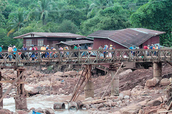 泰国洪灾已致92人死亡 洪水威胁首都曼谷