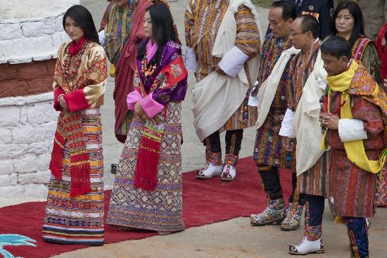不丹“最帅国王”大婚迎娶平民妻子（组图）