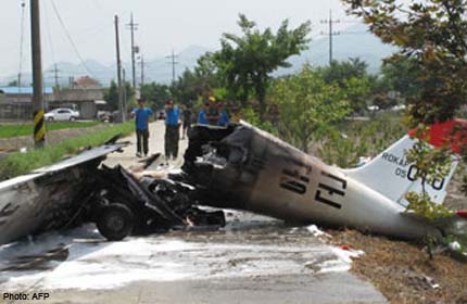 韩国“鹰”式教练机坠毁 两名飞行员丧生