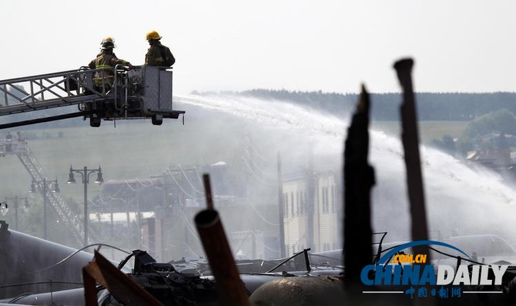 组图：加拿大油罐车出轨爆炸五死数十伤 总理赶赴现场