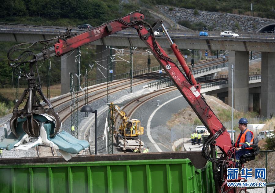 西班牙火车脱轨事故已80人死亡 全国哀悼三天