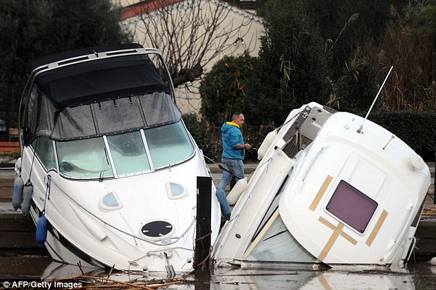 法国南部暴雨引发洪灾 2人死亡数千人受影响