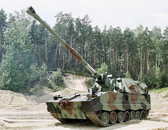 波兰采购“克莱博”155毫米自行榴弹炮