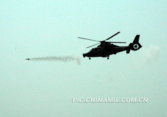 沈阳军区数十架直升机实施严寒条件远程突击