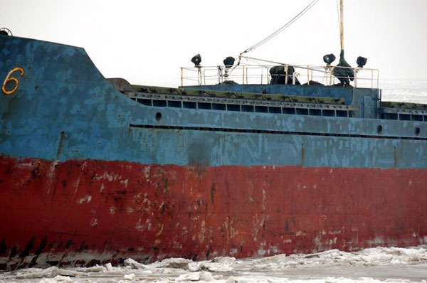 海冰721号破冰船成功营救文峰6号货船过程回顾