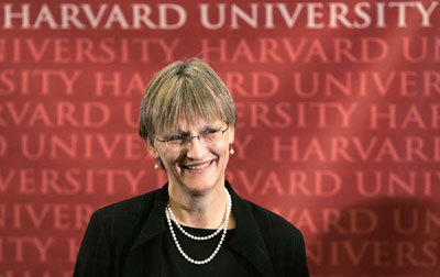 历史学家创造历史 哈佛大学迎来首位女校长