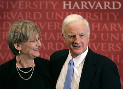 历史学家创造历史 哈佛大学迎来首位女校长
