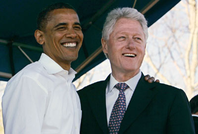 希拉里夫妇和奥巴马“撞选” 互相赞扬不“牵手”
