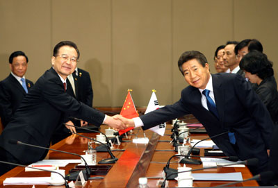 温家宝同卢武铉会谈 提发展关系五点建议