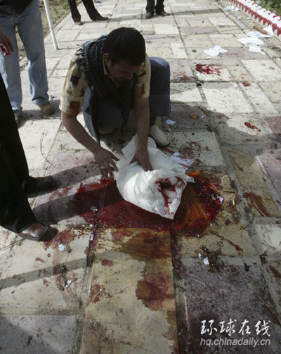 女人弹血洗巴格达校园