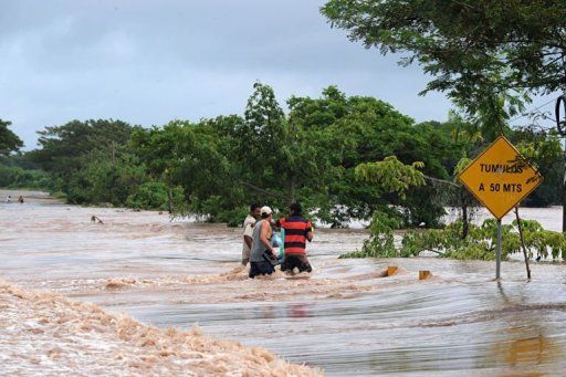 中美洲因暴雨泥石流灾害已致70人死亡