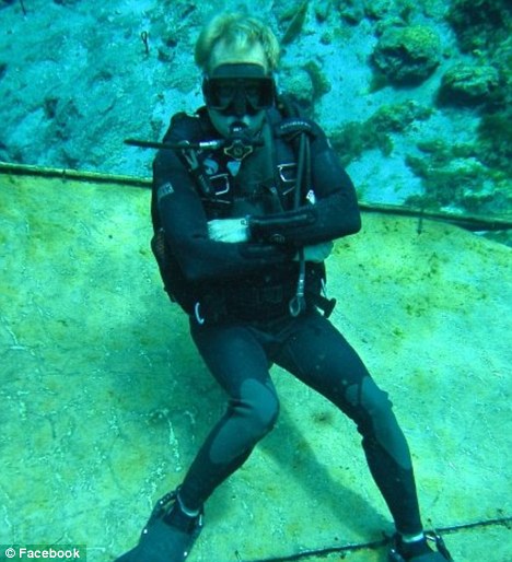美国男子水下“潜伏”两天打破世界潜水记录