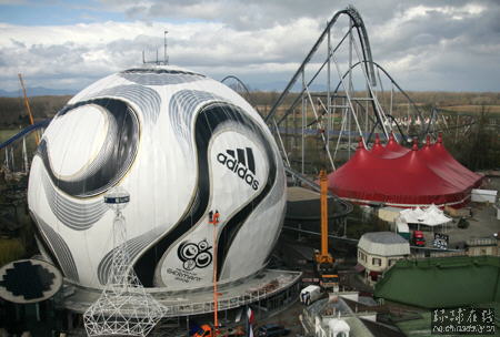 2006世界杯足球亮相德国