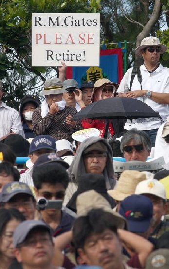 日本冲绳2万人举行反美游行