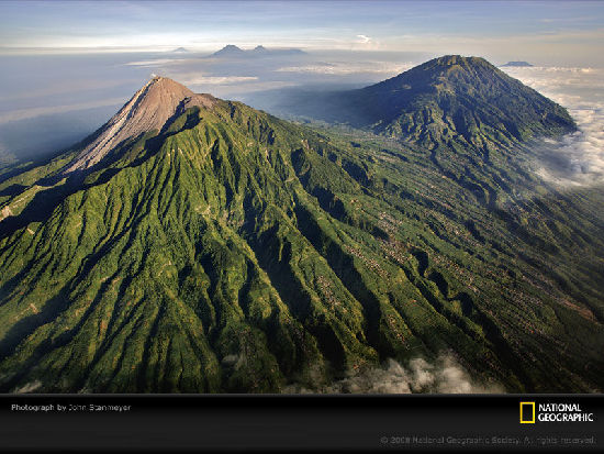 火山爆发的壮观瞬间