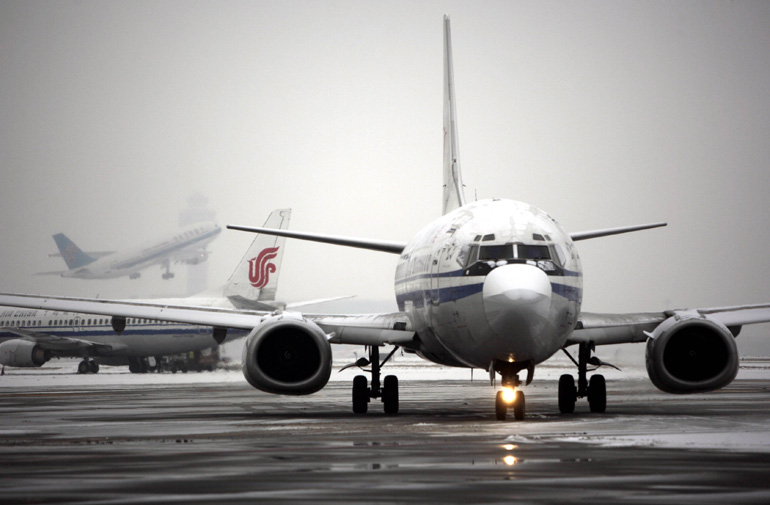 高清：京城迎来今年第二场雪 首都国际机场运行平稳