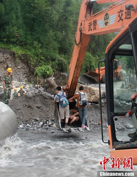 洪水袭击四川广元 致一人失踪数万民众转移