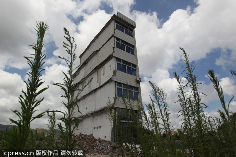 浙江瑞安惊现5层“片片楼” 断水断电已半年