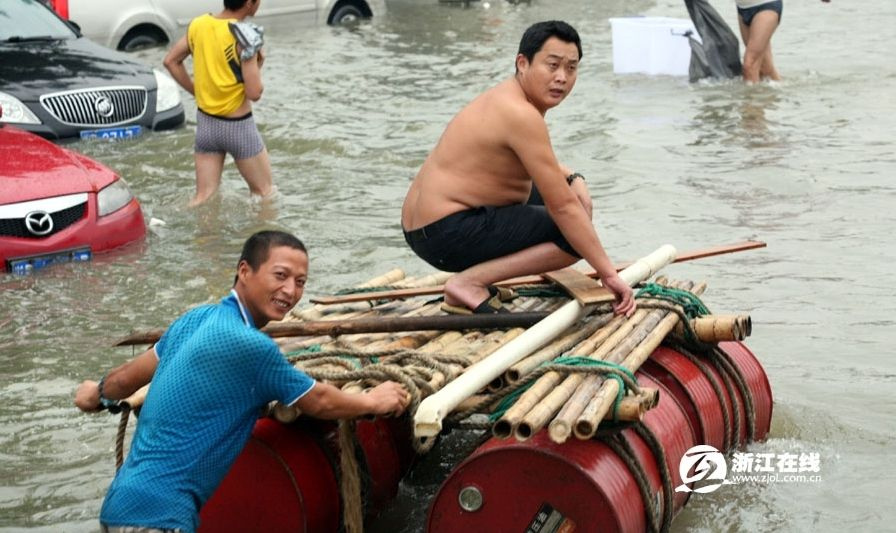 余姚人造“船”出行[高清组图]