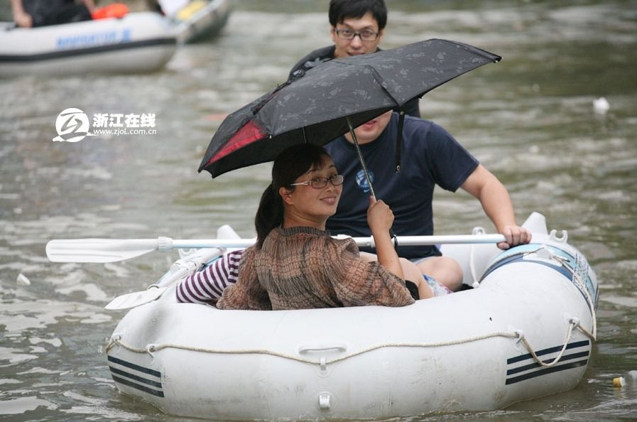 余姚人造“船”出行[高清组图]