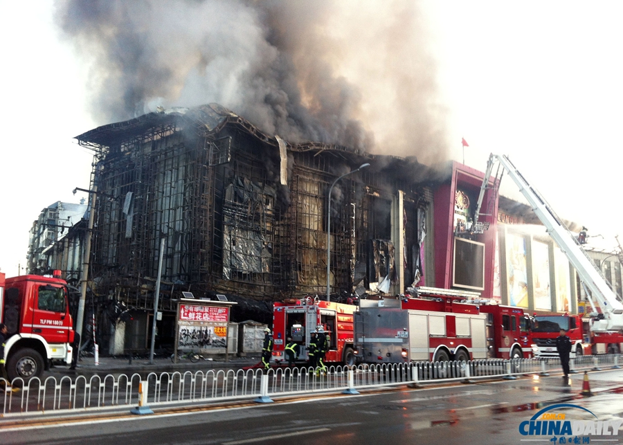 北京石景山一商场发生火灾 暂无人员伤亡