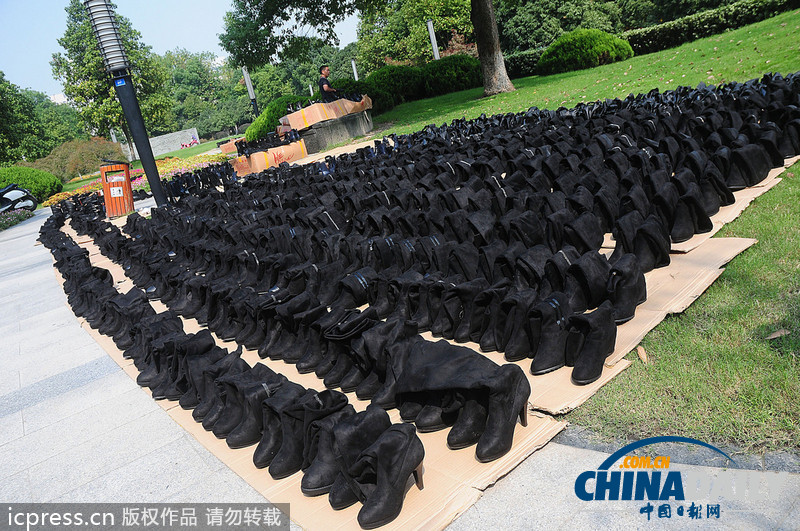 杭州：台风后店主晒1万余双被淹鞋子场面壮观