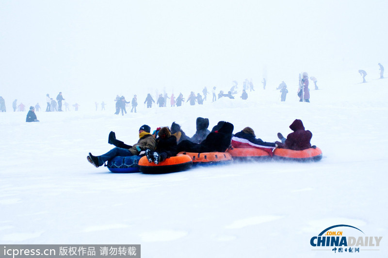 重庆武隆迎来最大降雪 银装素裹分外妖娆