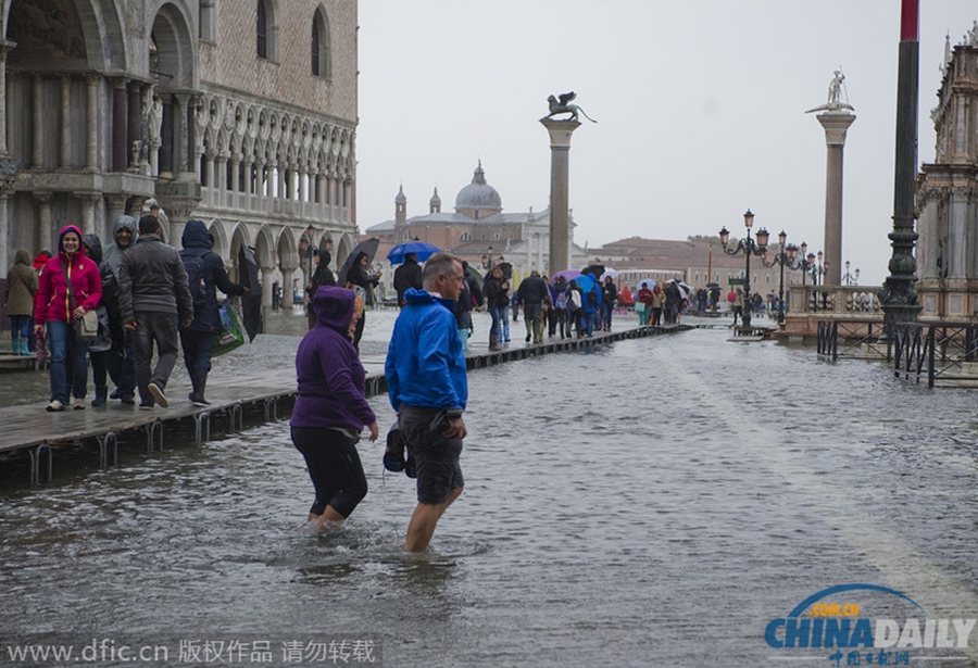 威尼斯再遭水淹 水位持续升高