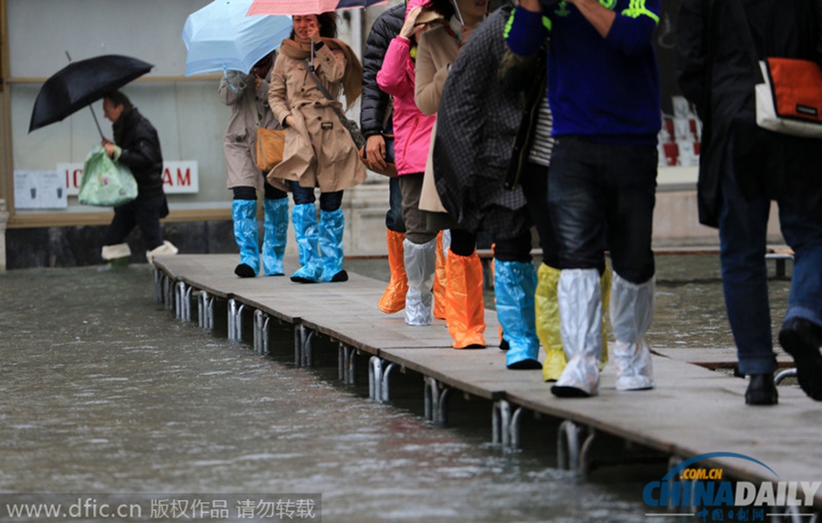 威尼斯再遭水淹 水位持续升高