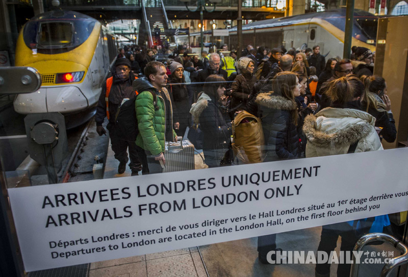 英法海底隧道疑因起火暂时关闭