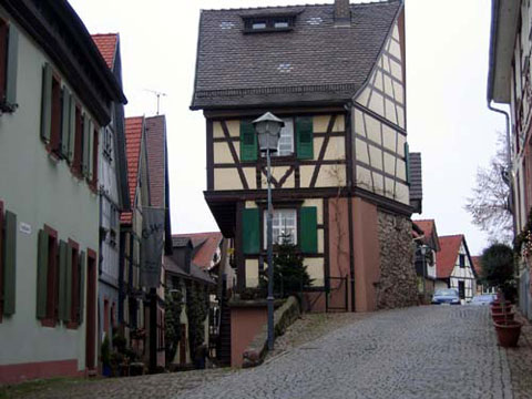 德国黑森林里的中世纪小镇