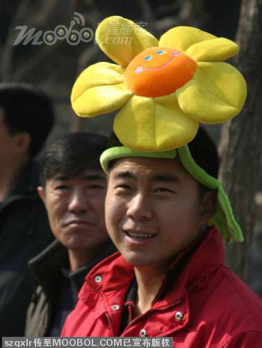 北京：另类“头饰”扮靓传统庙会