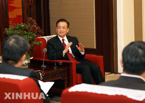 温家宝总理接受韩国媒体联合采访