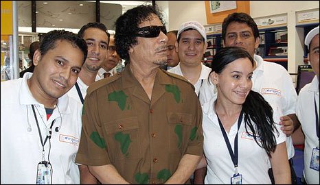 卡扎菲委内瑞拉开会不忘购物 珠宝相机全进包