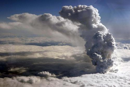 冰岛火山灰来袭 英国所有机场关闭万人滞留