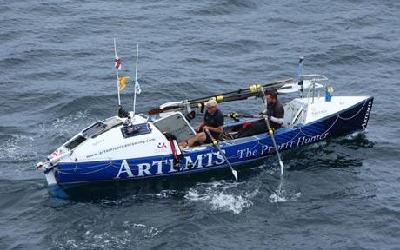 打破百年神话 英国4男子创双人划船横渡大西洋新纪录