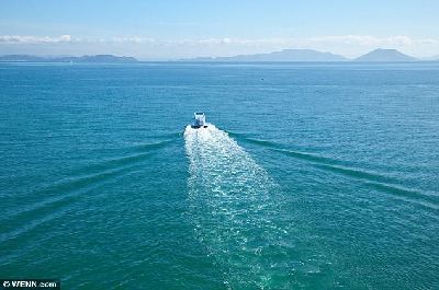 日本艺术家建造“拉链船” 体验“拉开”大海感觉