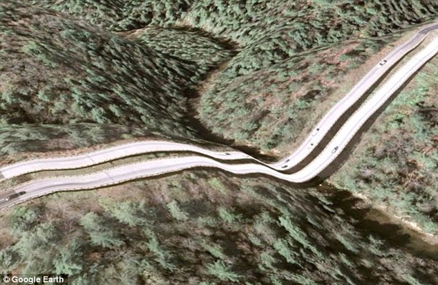 谷歌地球3D照片严重失真 金门大桥薄如纸片