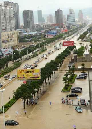 罕见暴雨突袭福建福清三小时 城区被淹成泽国