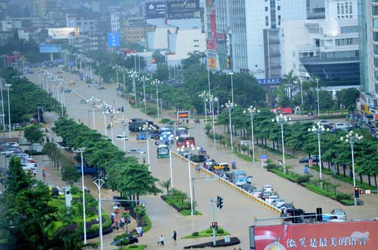 罕见暴雨突袭福建福清三小时 城区被淹成泽国