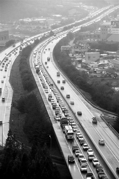 韩大半国民回乡过中秋 3千万人出行致高速拥堵