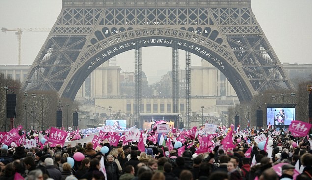法国数十万民众参与大游行 反对同性婚姻合法化