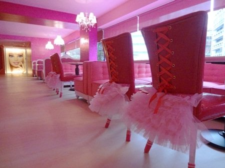 桃红色主基调 全球首家芭比主题餐厅落座台北(图)