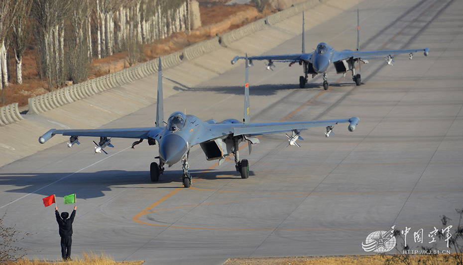 组图：中国空军歼-11双机升空处置“异常空情”